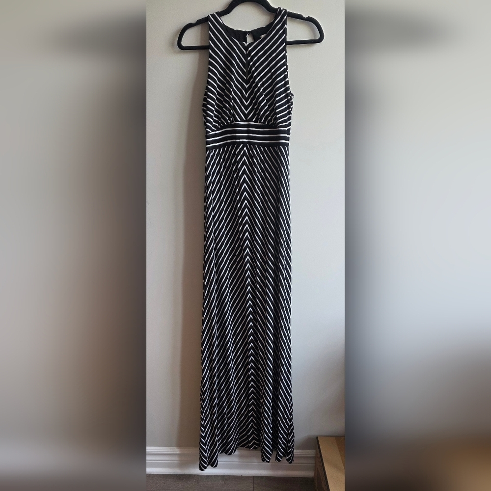 LOFT - Black and White Chevron Maxi Skirt - Size XSmall